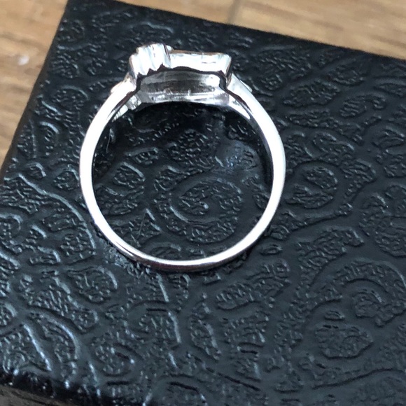 HELLO KITTY-NWT Silver Tone RING - Picture 8 of 11